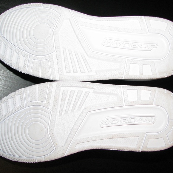 Air Jordan 3 Retro Cyber Monday Sneaker - Picture 3 of 8